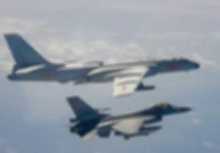 Dunia Sedang Heboh Konflik Rusia dan Ukraina, Mendadak China Terbangkan 39 Jet Tempur di Selat Taiwan, Pasukan Amerika dan Jepang Disebut Jadi Targetnya, Ada Apa Lagi?