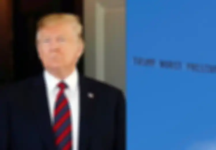 Sungguh Pilu! Harus Tinggalkan Gedung Putih karena Tak Lagi Menjabat Presiden, Bermaksud Pulang Kampung, Donald Trump Malahan Disambut dengan Spanduk Bertuliskan Tak Mengenakkan Ini!