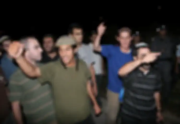 Rumahnya Terbakar saat Dilempari Bom Bensin oleh Pemukim Israel, Warga Palestina Malah Ditembaki Tentara Zionis setelah Berusaha Memadamkan Api