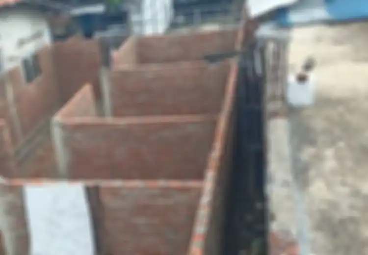 4 Keluarga Terisolir Gara-gara Akses Jalan Ditembok, Kini Terpaksa Lewat Got