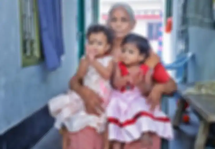 Tak Lagi Muda, Seorang Ibu Asal India Lahirkan Anak Kembarnya di Usia 73 Tahun, Namun Harus Mengurus Sendiri Buah Hatinya Karena Suaminya Meninggal Setahun Kemudian