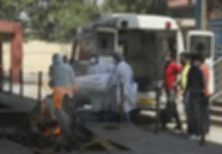 Sambil Menangis, Dokter di India Mengaku Tidak Berdaya Hadapi 'Tsunami' Pasien Covid-19, hingga Gerbong Kereta Api Pun Jadi Bangsal, WHO Saja Sampai Sebut Krisis di India Sangat Memilukan