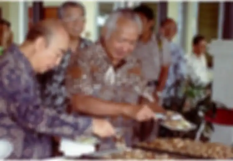 Gara-gara Sebatang Rokok, Rusak Bisnis Konglomerat Pengusaha Tionghoa Liem Sioe Liong dengan Ipar Soeharto, Liem: 'Saya Tersinggung'