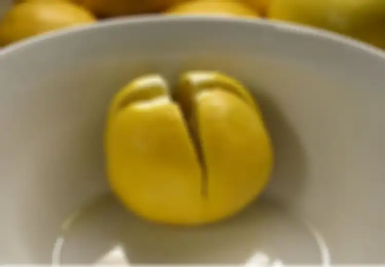 Beneran Bakal Nyesel Kalo Gak Pernah Mencobanya, Coba Iris Lemon dengan Wujud Seperti Ini Kemudian Letakkan di Samping Tempat Tidur Ada, Lihatlah Ini yang Akan Terjadi