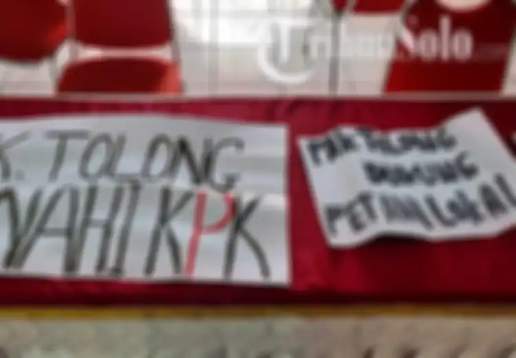 Penangkapan Makin Sering Terjadi, Sehabis Tangkap Peternak Saat Kunjungan Jokowi, Aparat Kini Tangkap Mahasiswa UNS Solo Saat Presiden Kunjungi Kampus Tersebut, 'Teman-teman Kami Ditangkap…'