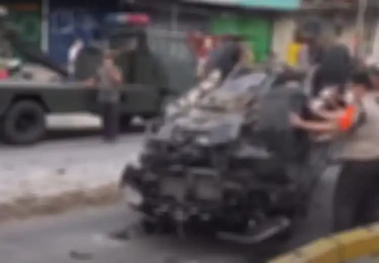Dibeli dengan Uang Rakyat, Mobil Dinas TNI Ringsek Usai Terguling, Warga yang Bopong Penumpang: Mulutnya Bau Minuman, Matanya Merah