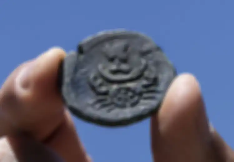 Berusia 1.850 Tahun, Koin Perunggu Langka Bergambar Tanda Zodiak Ditemukan Selama Survei Bawah Air di Lepas Pantai Israel, Pada Masa Pemerintahan Siapa Koin Ini Digunakan?