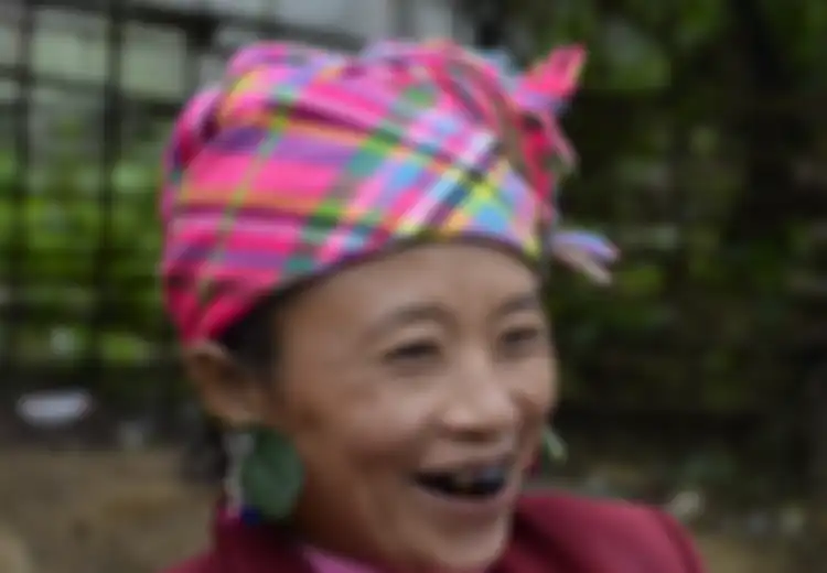 Ritual Menghitamkan Gigi Suku Tradisional Vietnam, Ritual Kedewasaan dan Siap Menikah, Tidak Boleh Makan Makanan Padat dan Hanya Minum dari Sedotan Saat Upacara, Ini yang Para Gadis Rasakan Kemudian