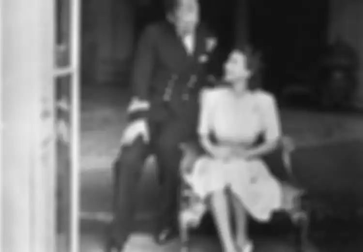 Walau Berdarah Bangsawan, Inilah Momen Ratu Elizabeth II Sambangi Indonesia, Tanpa Naik Pesawat Justru Gunakan Kendaraan Ini hingga Indonesia, 2 Kota Ini Pernah Dikunjunginya