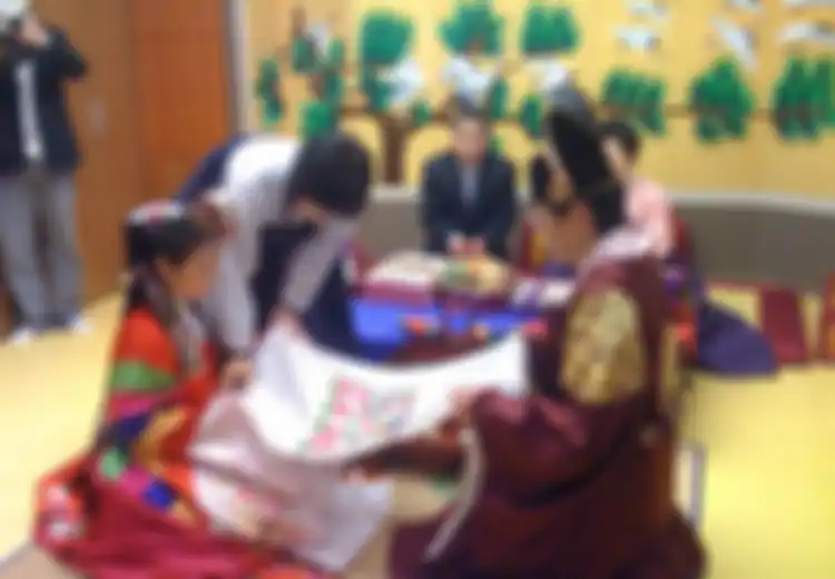 Ritual ‘Memukul Kaki Pengantin Pria’, Tradisi Pernikahan Tradisional Korea yang Masih Dilakukan