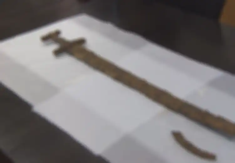 Berusia 1.000 Tahun, Pedang Viking Ini Ditemukan Kelompok Pemburu di Islandia Selatan