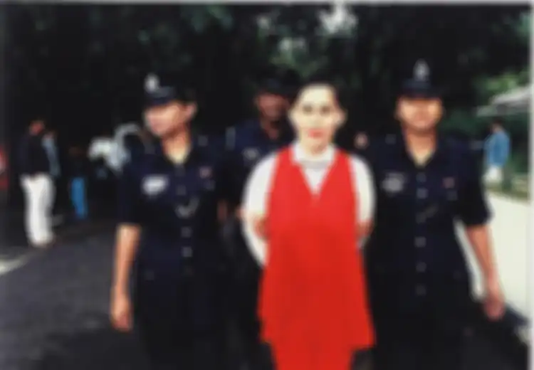 Senyuman Mona Fandey 'Si Malaikat Maut' Berujung Tragis di Tiang Gantungan