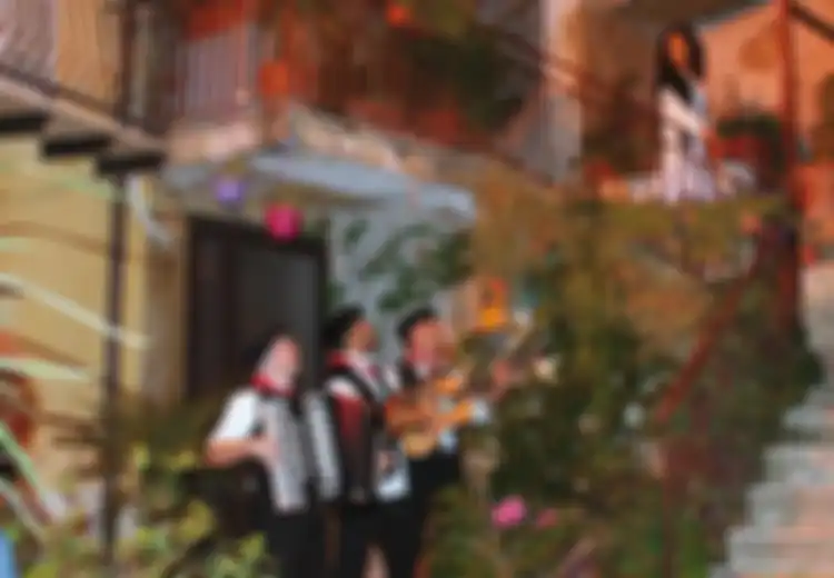 Ritual ‘La Serenata’, Senandung Pengantin Pria untuk Pasangannya, Salah Satu Tradisi Pernikahan Italia