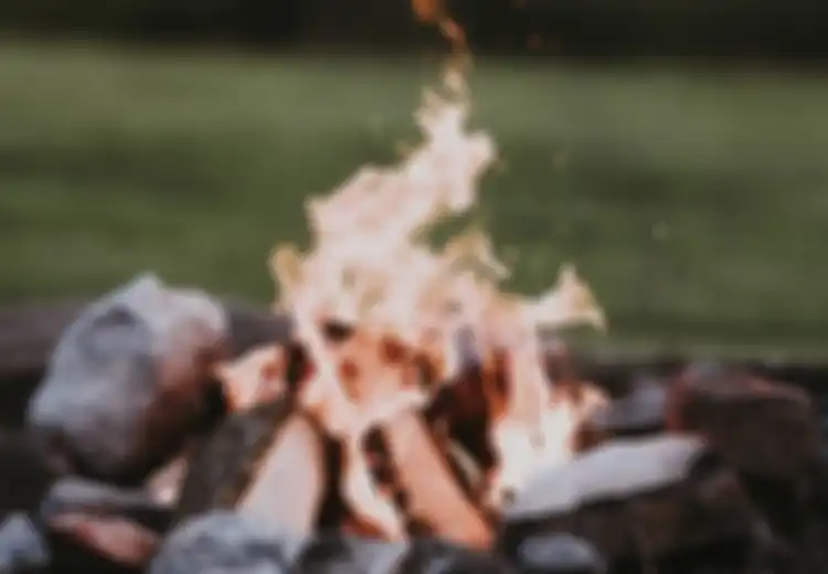 Ritual ‘Api Unggun’ untuk Kenang Almarhum, Inilah Tradisi Pemakaman Suku Luhya di Kenya 