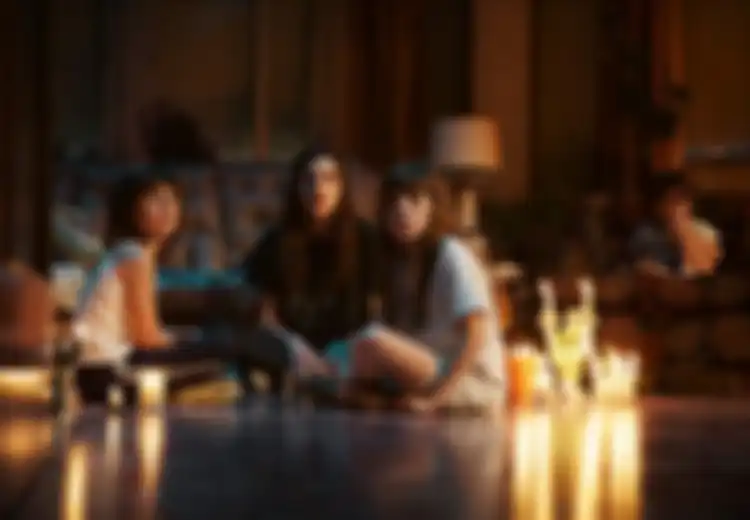 Fakta Mengerikan Seputar Papan Permainan Ouija seperti yang Dimainkan di Film Veronica (2017)