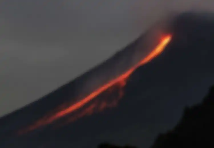 Dalam 24 Jam, Gunung Merapi Keluarkan 21 Guguran Lava Pijar, Rupanya Ini Daftar Negara Paling Berisiko Alami Letusan Gunung Api