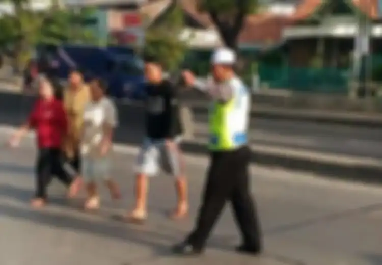 Cerita Pengalaman saat Melaksanakan Norma yang Ada di Dalam Masyarakat Sekitar atau di Sekolah?