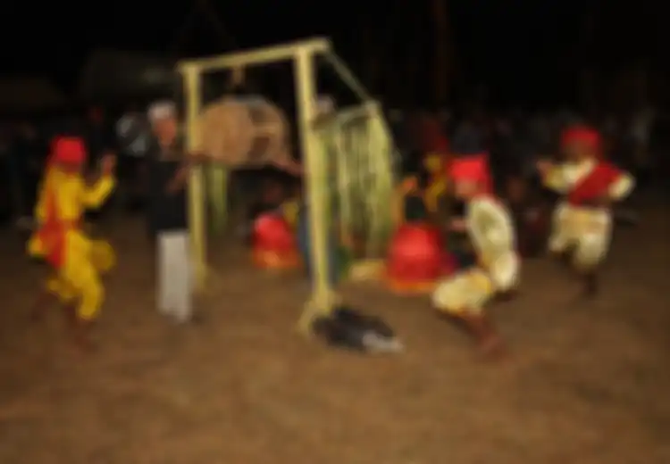 Tradisi Suku Kaili dengan Tarian Balia-nya, Ritual Penyembuhan dengan Menginjak Bara Api