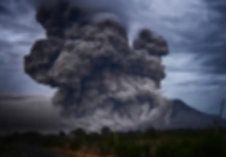 Apa Solusi Untuk Mengatasi Tantangan yang Dihadapi Masyarakat yang Tinggal di Daerah Gunung Api?