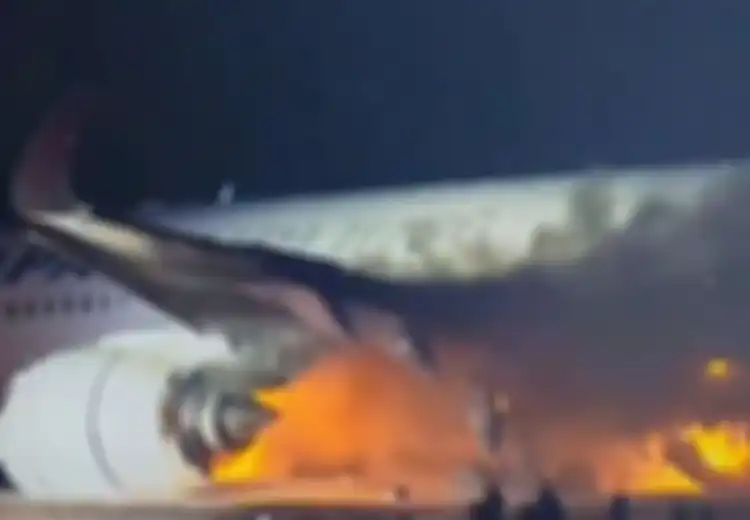 Benar-benar Heroik, Begini Cara Kru Japan Airlines Selamatkan 379 Nyawa Dalam Waktu 90 Detik Padahal Pesawat Hangus