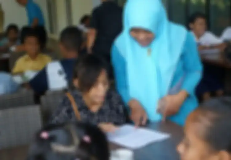 7 Contoh Surat Ucapan Terima Kasih untuk Guru dari Murid, Simpel!