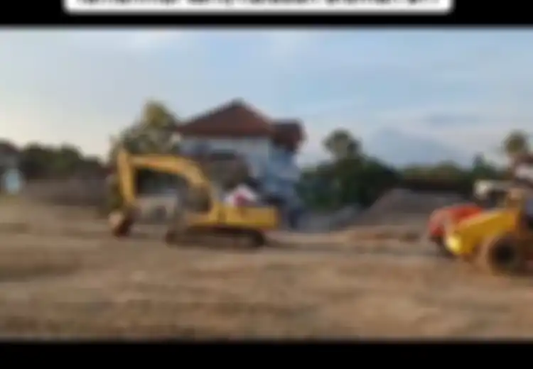 Bangunan Di Sekelilingnya Sudah Runtuh, Tapi Rumah Ini Masih Kokoh Berdiri Di Tengah Proyek Tol Jogja-Solo