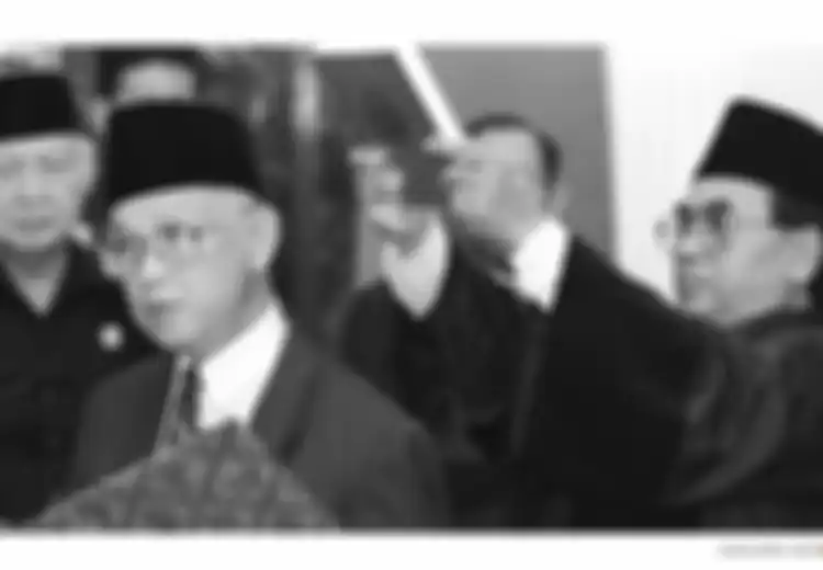 Kondisi Ekonomi Pada Masa BJ Habibie, Sisa Kekacauan Orde Baru