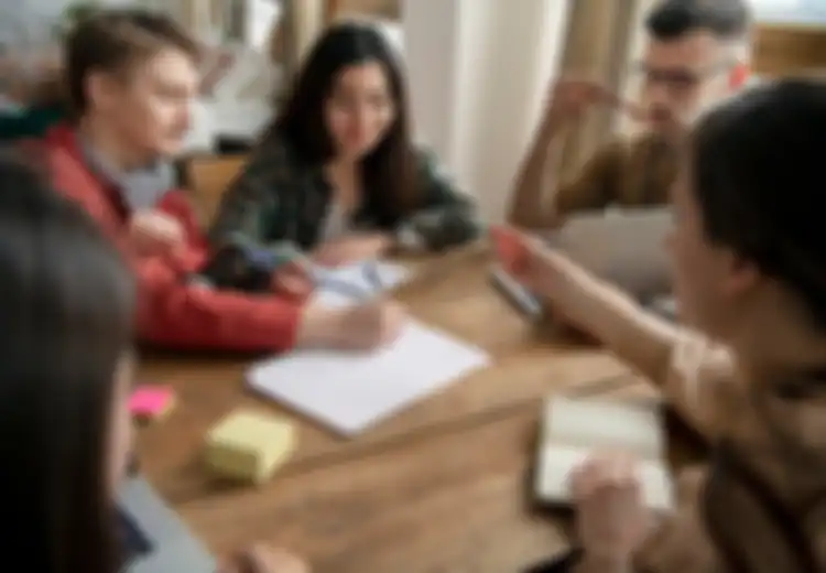 Bagaimana Sikap yang Baik Ketika Sedang Berdiskusi dengan Teman-teman?