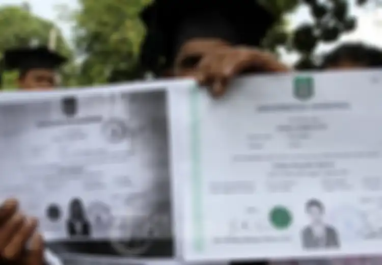 Bolehkan Perusahaan Menahan Ijazah Karyawan?