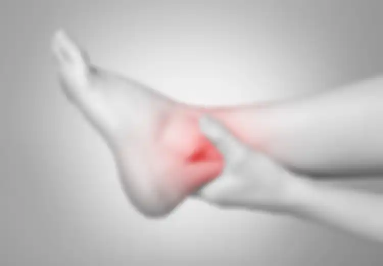 10 Cara Alami Menyembuhkan Kaki Bengkak, Salah Satunya Dengan Air Garam