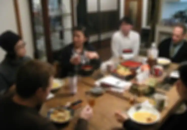 Teman Mempengaruhi Apa yang Kita Makan
