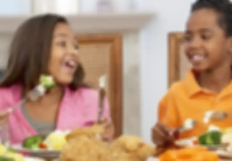 Makan di Meja Makan, Cegah Kegemukan pada Anak