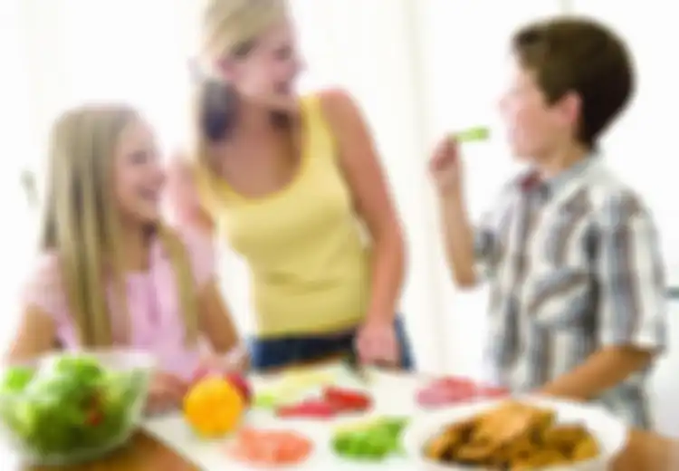 Trik Ajarkan Anak Santap Makanan Sehat