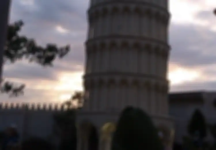 Ke Candi Borobudur dan Menara Pisa Ddalam Beberapa Langkah