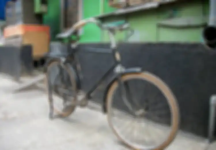 Blusak-blusuk Kampung Kotagede Pakai Onthel