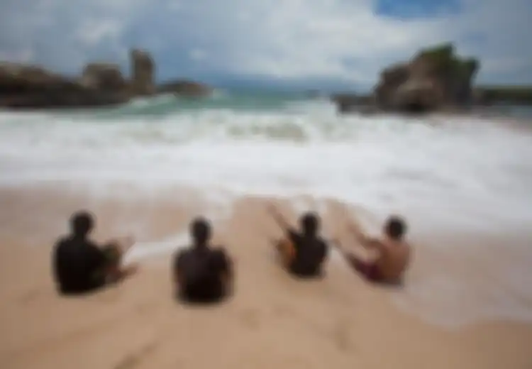 Seruling Laut Mendayu di Pantai Klayar