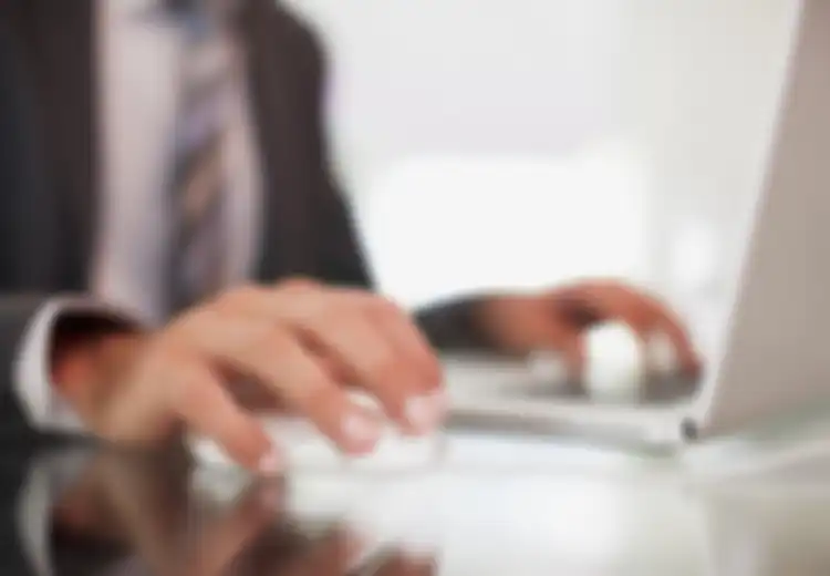 Memeriksa Email Tiga Kali Sehari Bisa Menghilangkan Stres?