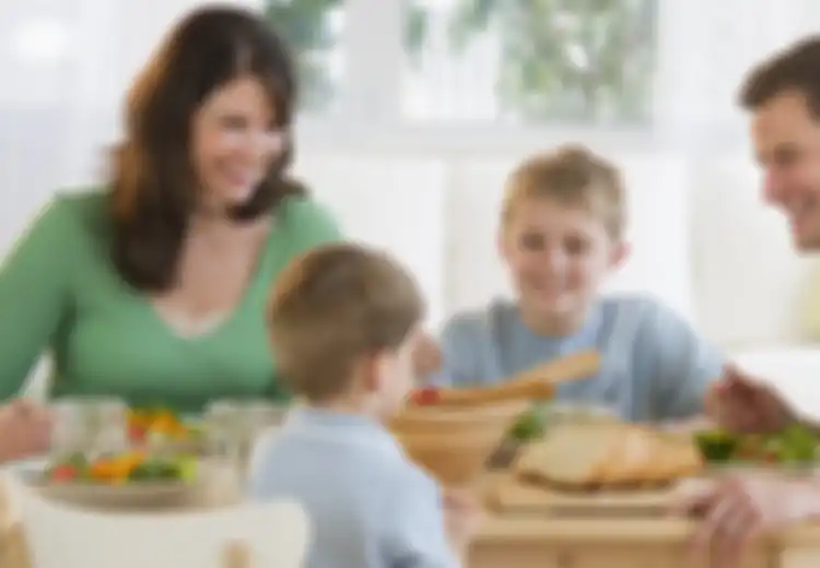 Jangan Bosan Mengajak Anak Makan Bersama di Rumah Setiap Hari, Manfaatnya Besar Sekali Lho...