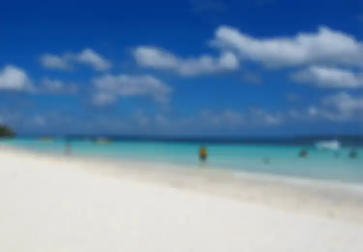 Mencumbu Pasir Putih Pantai Bira