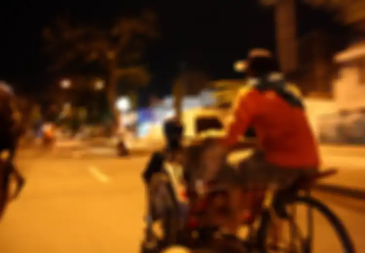 Keliling Kota Surabaya dengan Becak