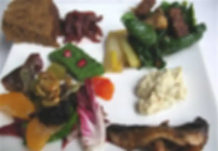 8 Saran Makan Saat Liburan