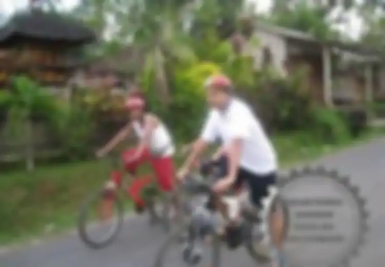 Bersepeda di Carangsari, Bali