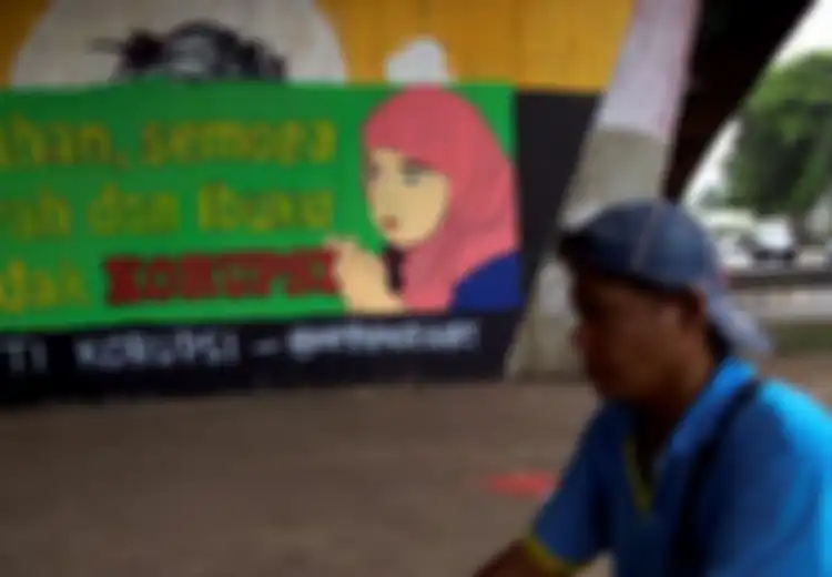 Tangis Ibu Seorang Koruptor