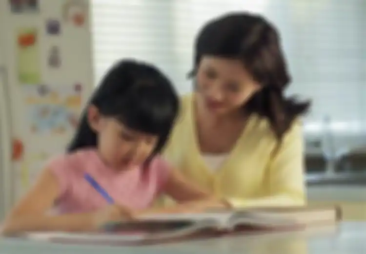 4 Langkah Bimbing Anak Kerjakan PR