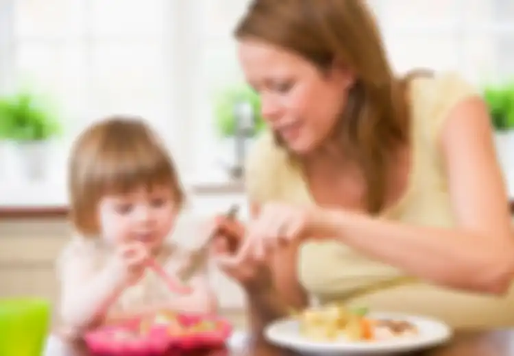 Jangan Suap Anak dengan Hadiah Agar Makan Lahap