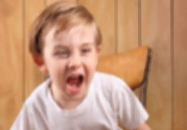 Tips Atasi Temper Tantrum Anak