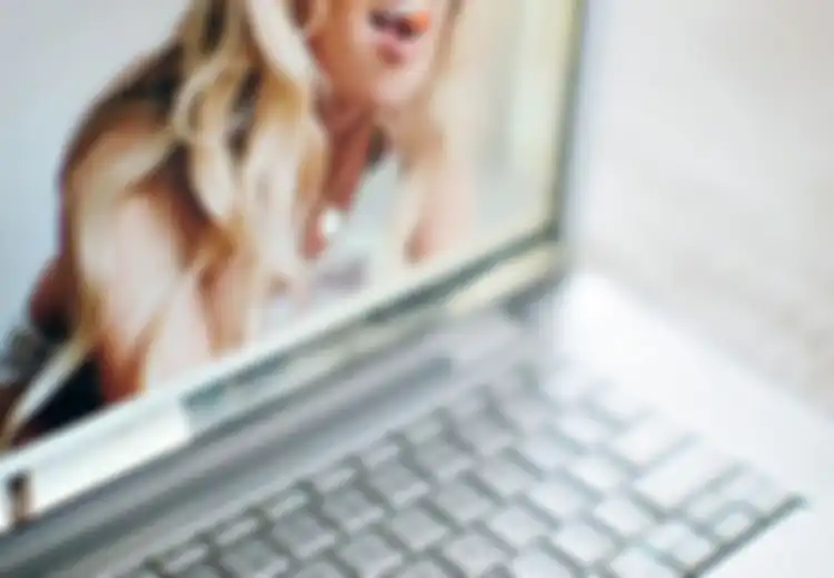 Lekas Marah dan Menggerutu, Mungkin Anda Kecanduan Cybersex