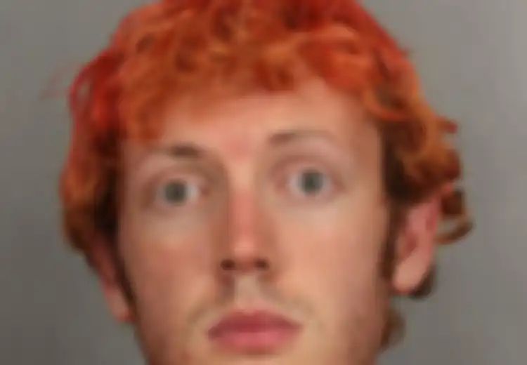 Horor Bernama James Holmes (1)