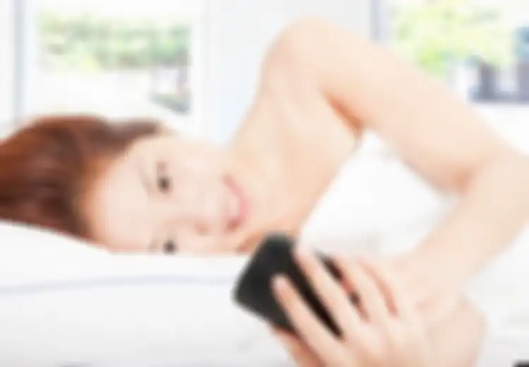 Stop Gunakan Ponsel 1 Jam Sebelum Tidur!