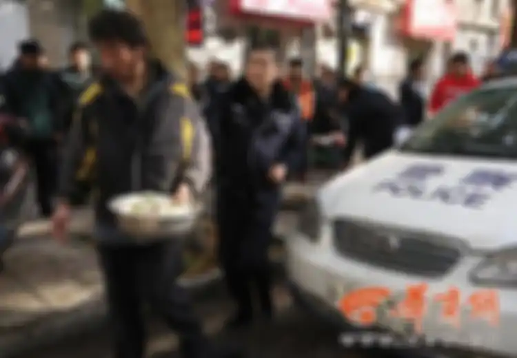 (FOTO) Terbongkarnya Aksi Pengemis 'Cacat' di China